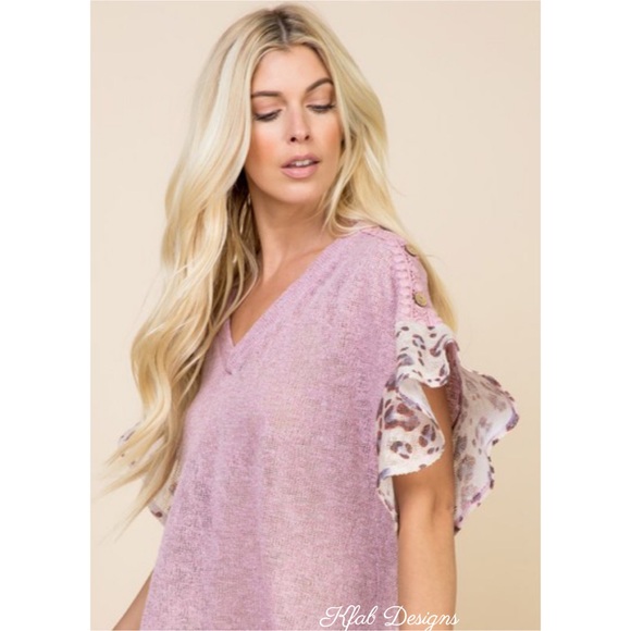 ❤️LAST V Neck Lace Button Trim Flutter Sleeve Top - Picture 6 of 6
